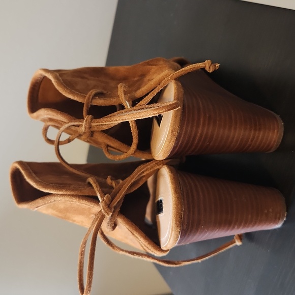 TAHARI wedge booties, toe back - Picture 3 of 6